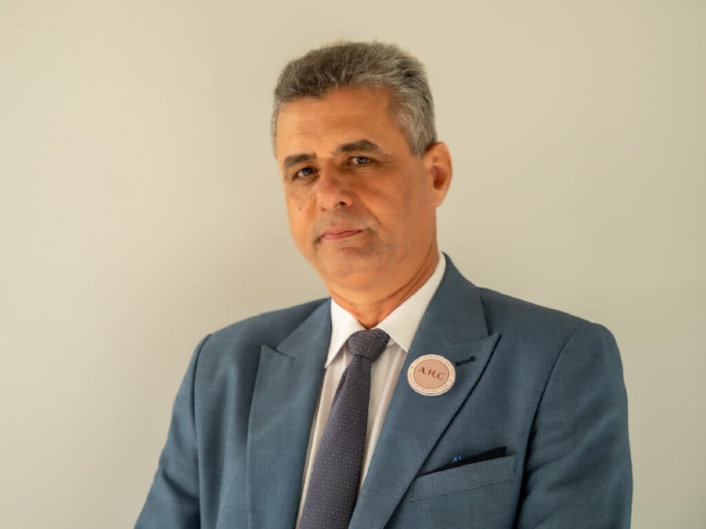 الأخصائي أشرف السيد سليمان