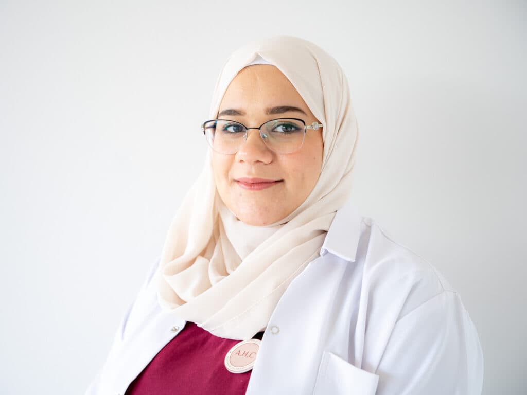 الأخصائية فاطمة عمر